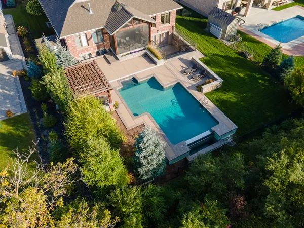 Custom, Infinity edge pool — Aquascapes Waterloo Region